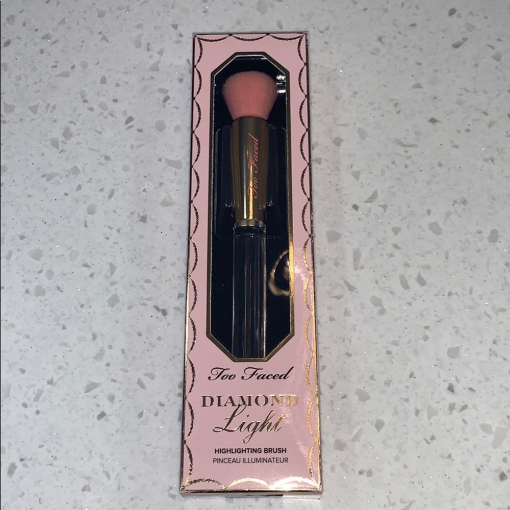 Diamond light highlighting brush